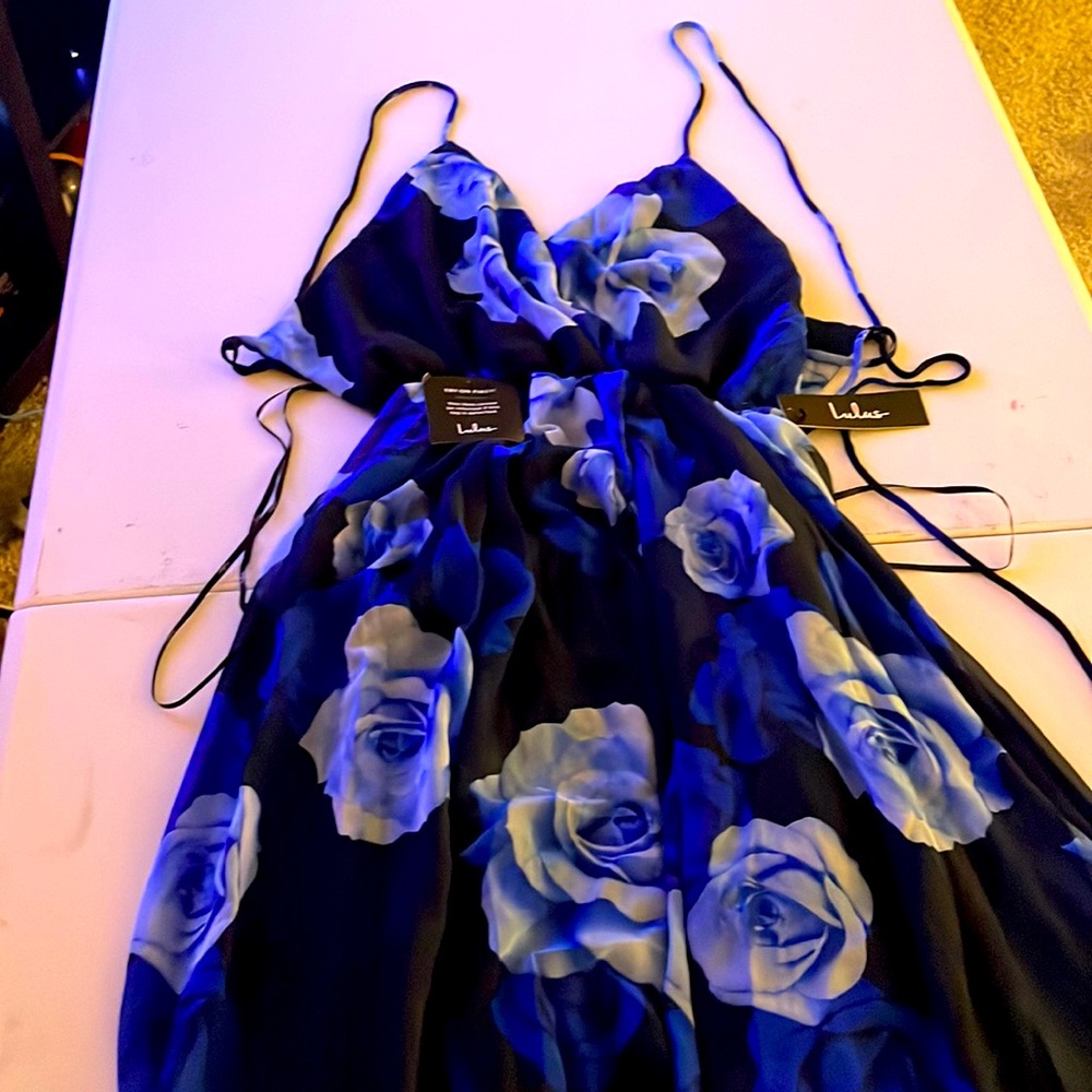 NWT Lulus navy floral maxi dress.
